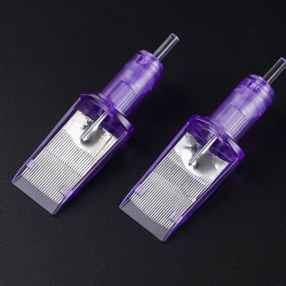 Close-up of Mast Pro flat cartridge needles showcasing sharp edges and precise design for professional tattooing.