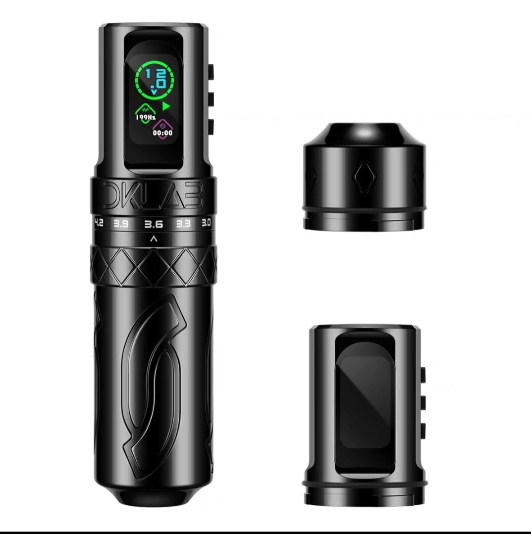 Photograph of the "DKlab" rotary pen-style tattoo machine in sleek black color, accompanied by two batteries and an RCA adapter. The black finish exudes professionalism and sophistication, highlighting the timeless design and reliability of this rotary machine.