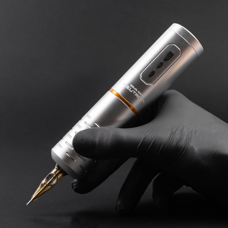 Equaliser Wireless Neutron 3.0 mm held by a gloved hand, showcasing ergonomic design and portability.