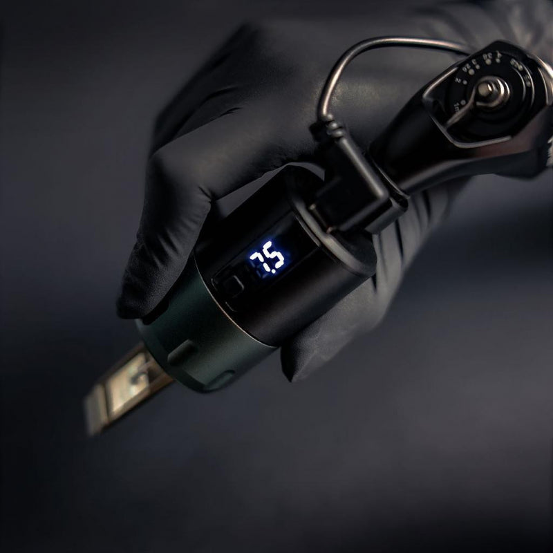 Unistar Unigrip in use, showcasing wireless freedom and precise voltage control for professional rotary tattoo machines.